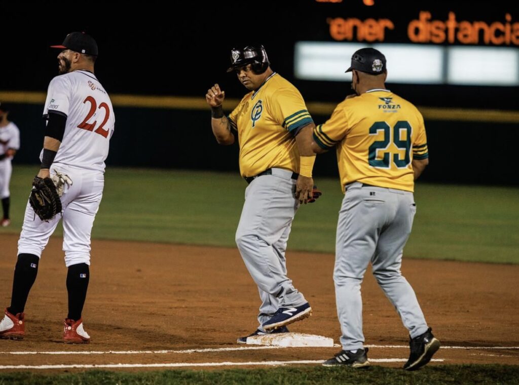 Luis 'Bam Bam' Ortiz pegó dos hits por Comerío (foto por Oly Ramos)